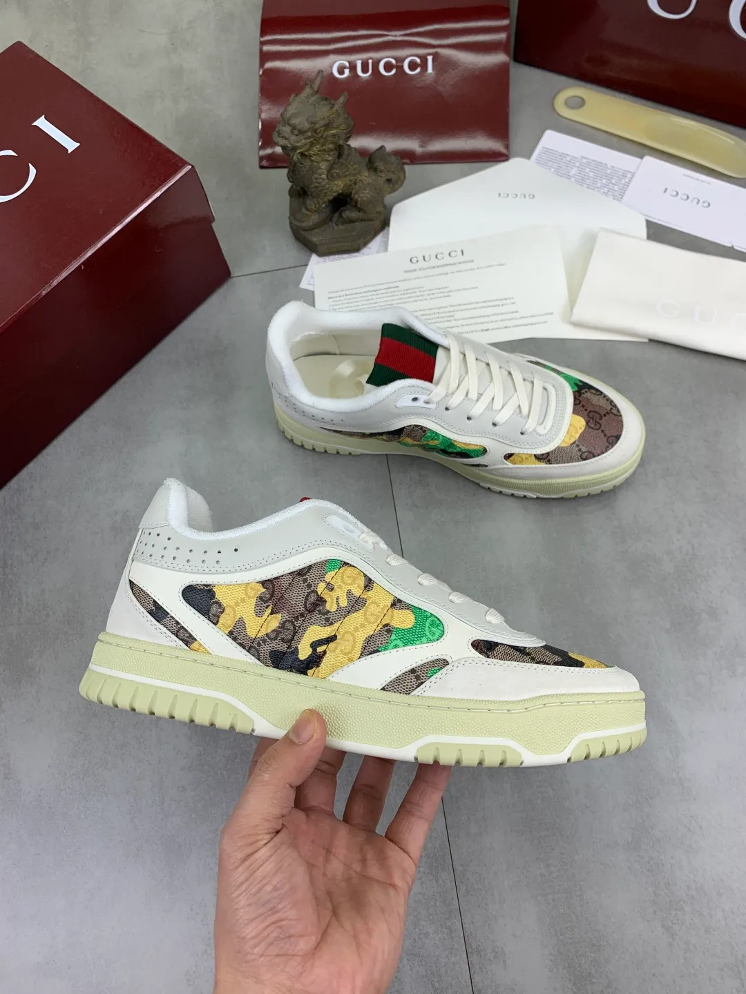 Men's shoes 💰P542 New Gucci autumn and winter low-end catwalk casual sneakers, top version! Oil edge craftsmanship. New model for early spring, creating a perfect style, cool and sassy, ​​c-position fashionable wear, classic shoe style with retro and futuristic feel, showing exquisite texture! Open mold to customize high-density outsole. Comes fully packaged. Size: 40-45 Fabric: Imported calfskin punching Lining: Imported original towel lining